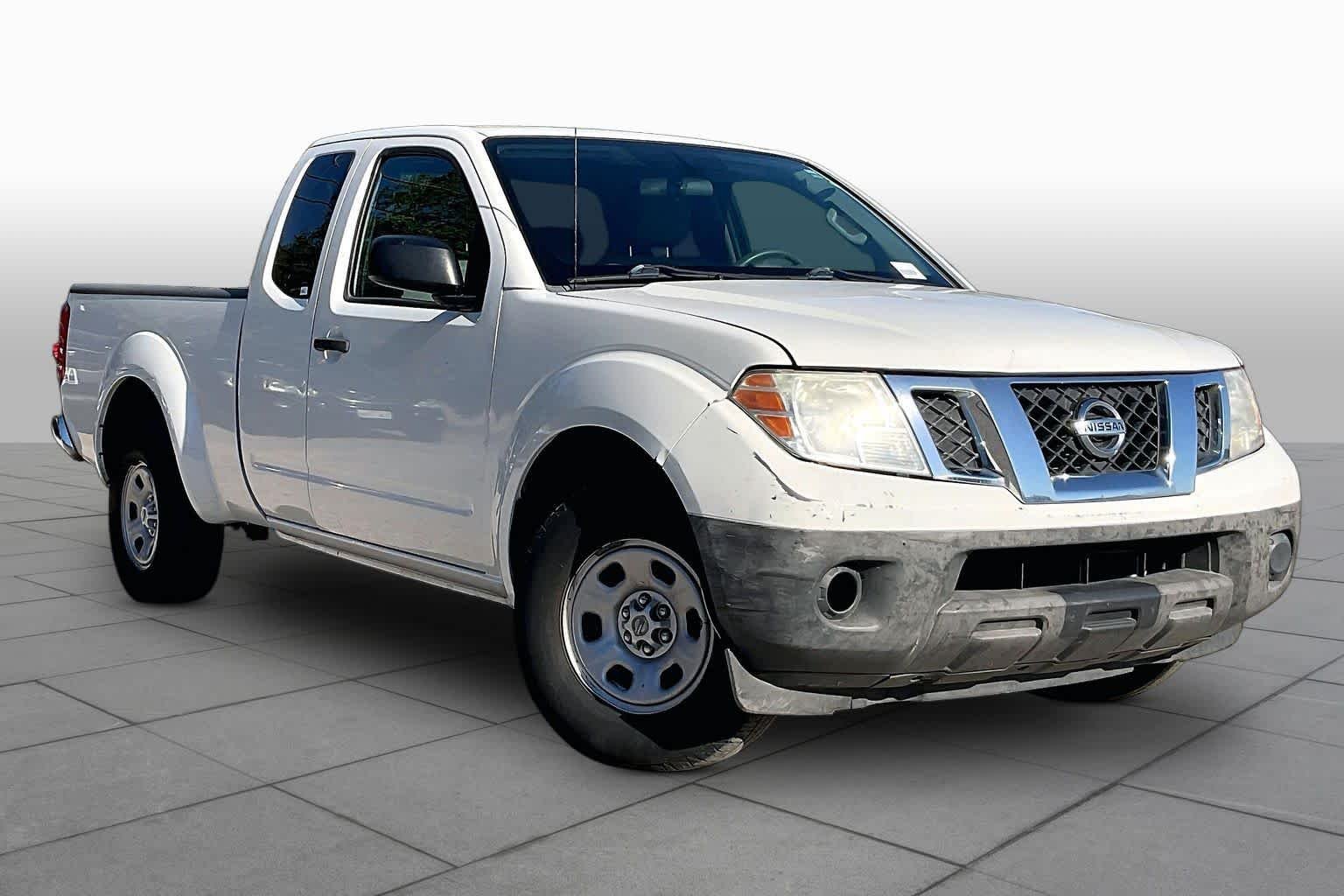 Used 2016 Glacier White Nissan S image 3
