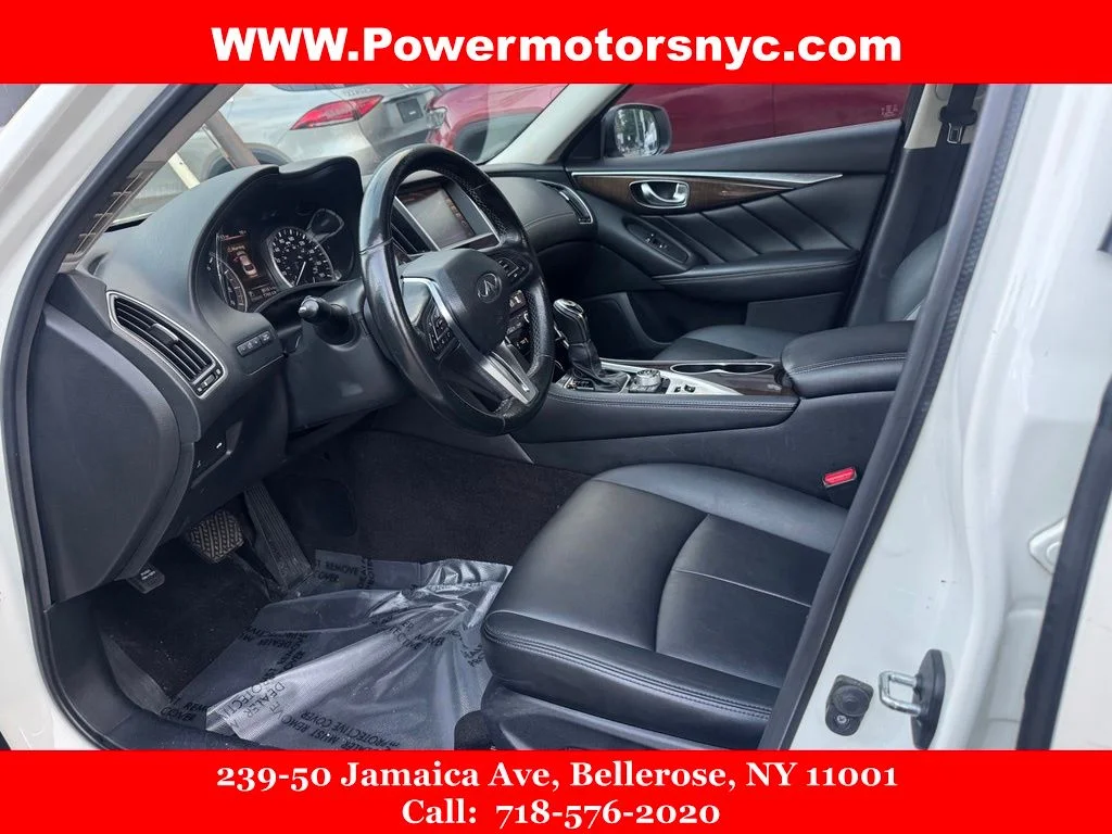 Used 2018 White INFINITI 3.0t LUXE image 21