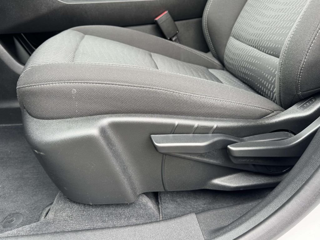 Used 2025 White Chevrolet LT image 18