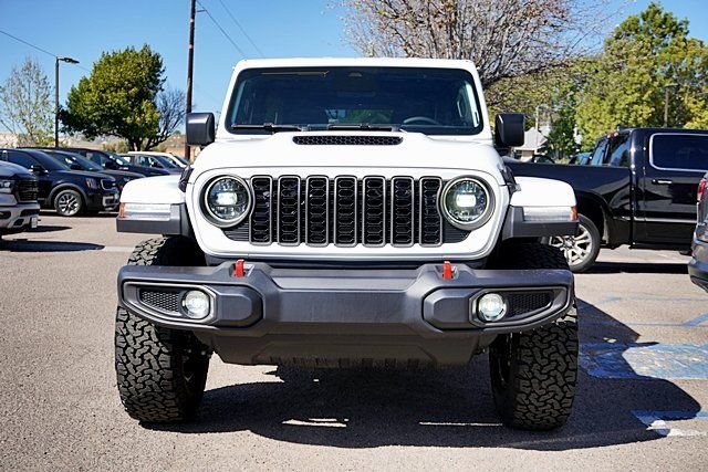 New 2026 Bright White Clear-Coat Exterior Paint Jeep Rubicon image 5