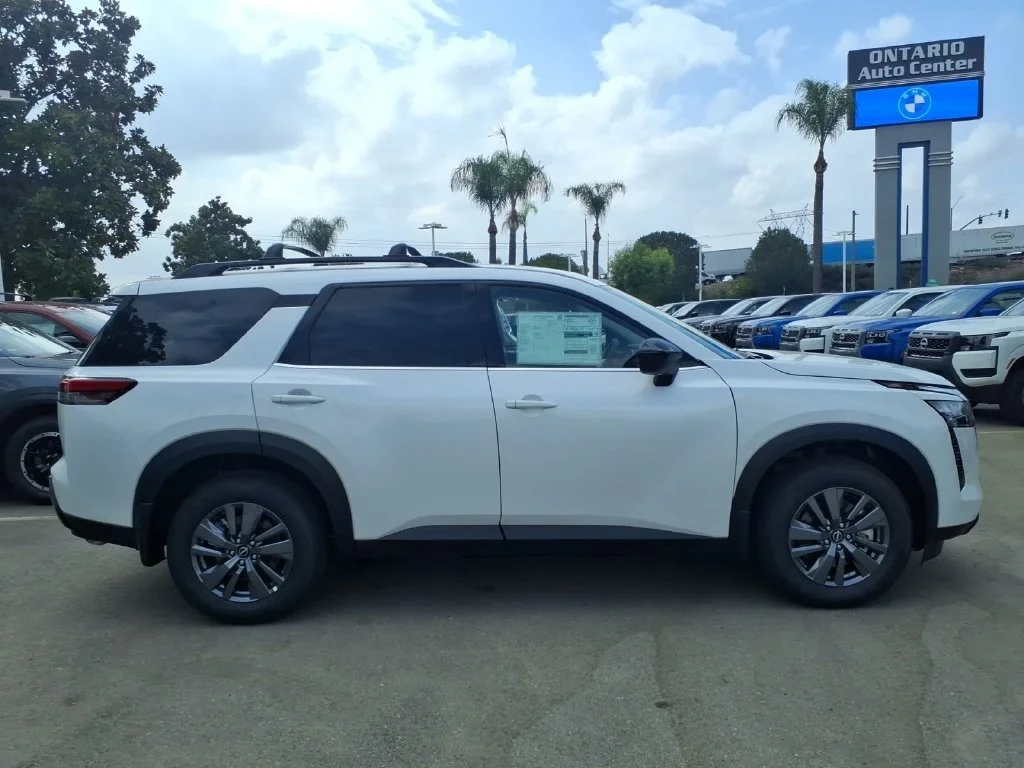 New 2026 Everest White Pearl TriCoat Nissan SV image 4