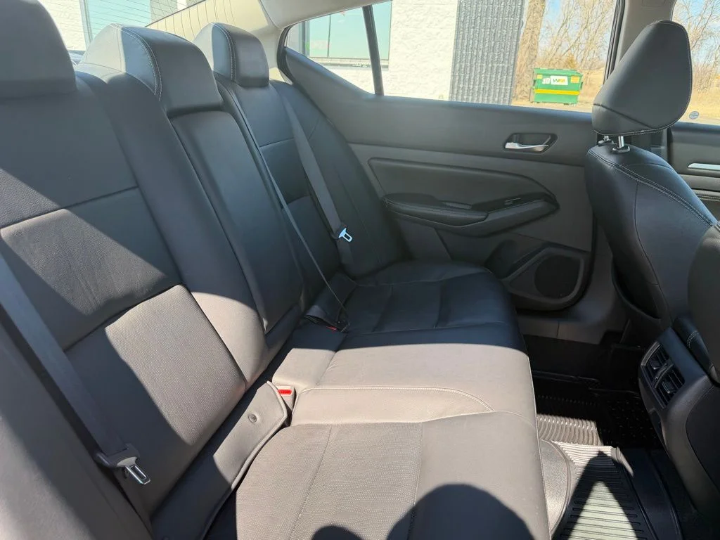 Used 2020 Blue Nissan 2.5 SL image 32