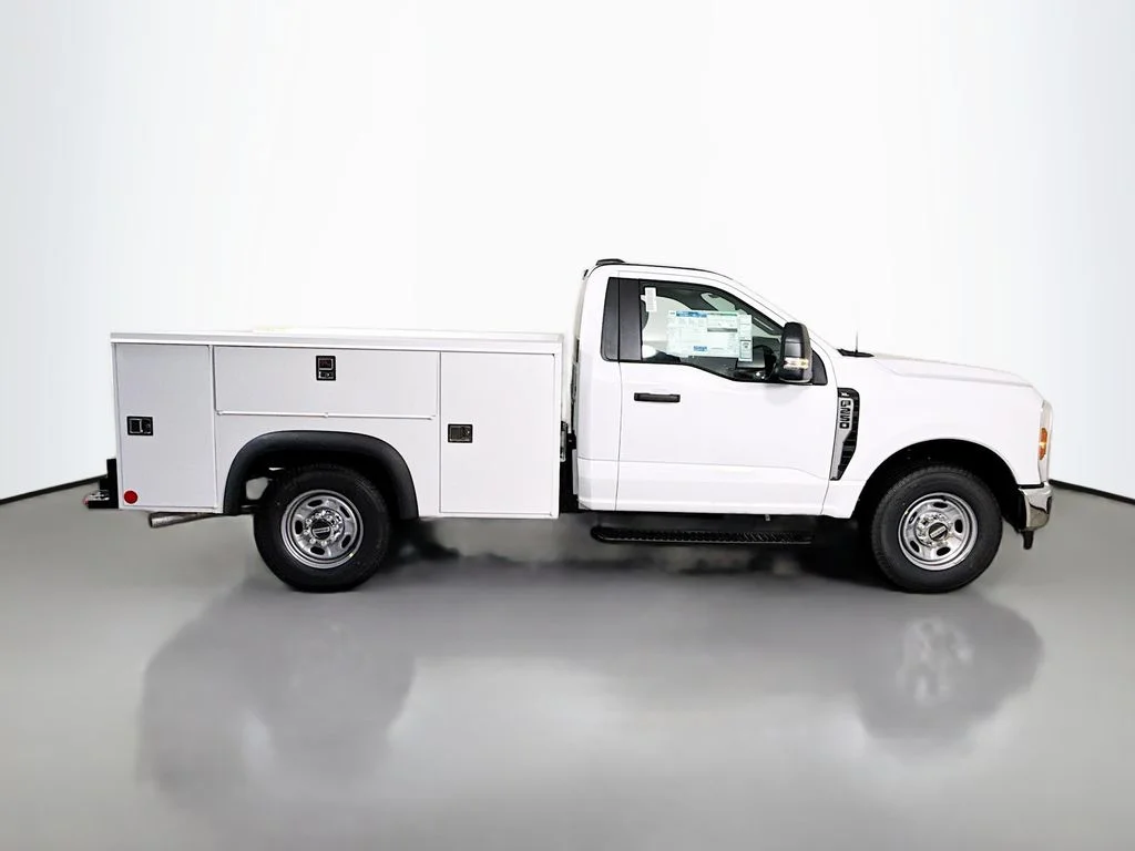 New 2026 Oxford White Ford XL image 8