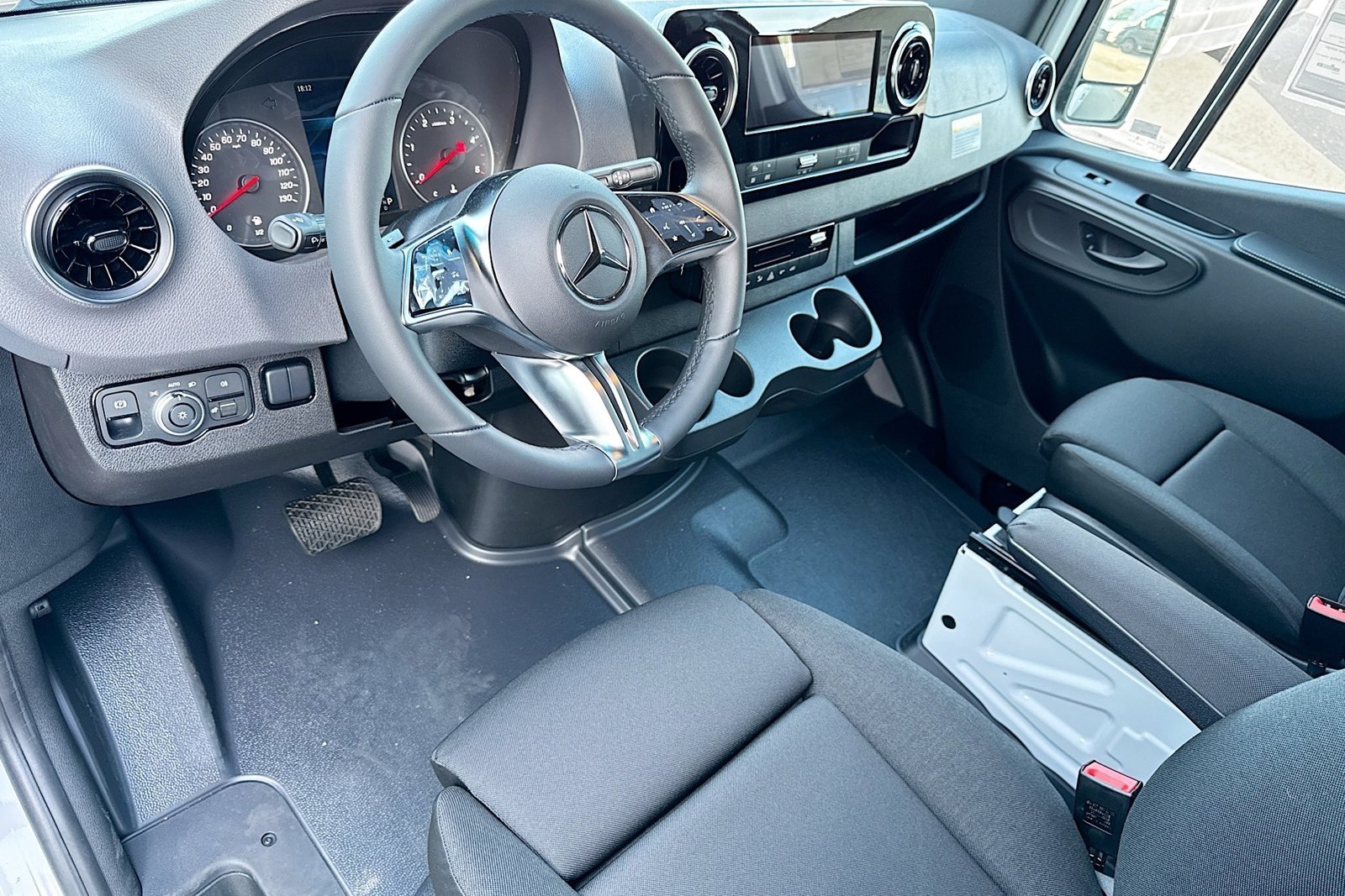 New 2026 Arctic White Mercedes-Benz  image 9