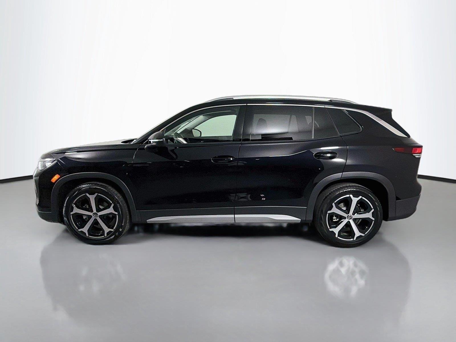New 2026 Deep Black Pearl Volkswagen SE image 8