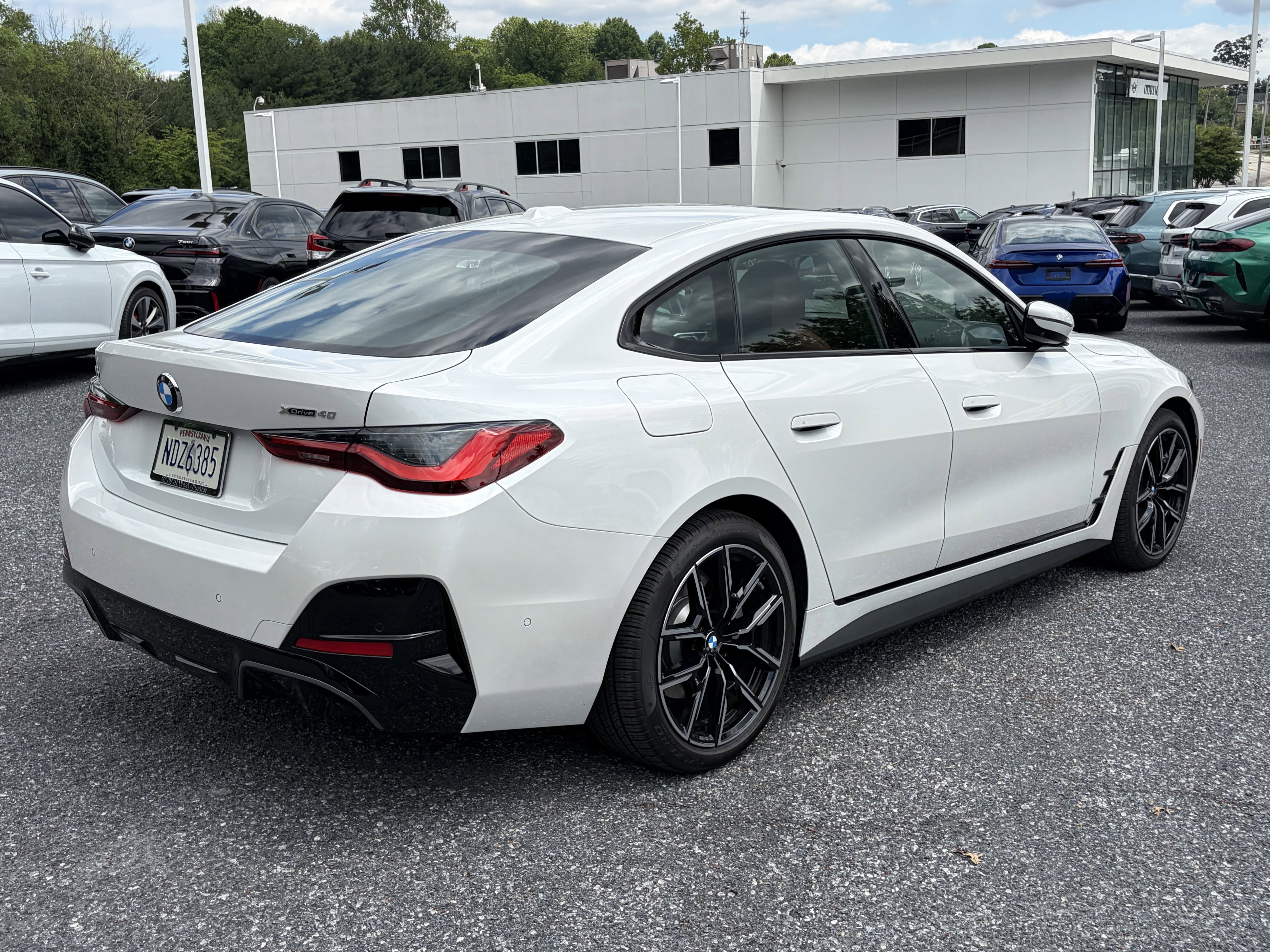 Used 2026 Mineral White Metallic BMW xDrive40 image 5
