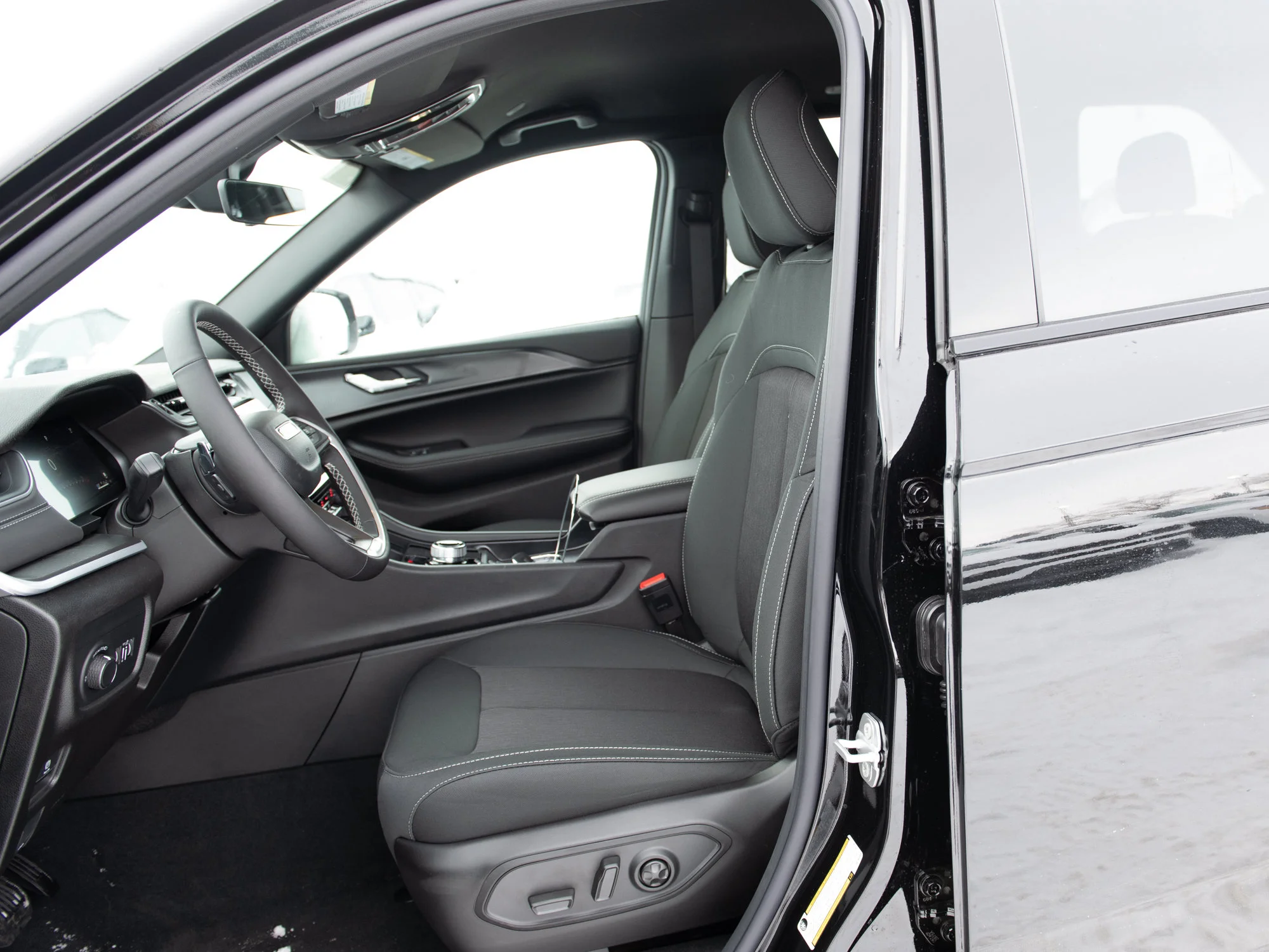 New 2025 Black Jeep Laredo* 4x4, Heated Seats/Wheel, Blind-Spot Monitoring image 16