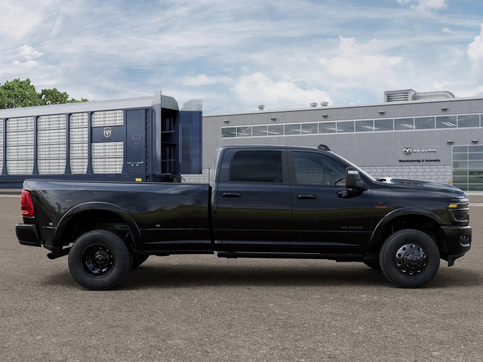 New 2027 Diamond Black Crystal Pearl-Coat Exterior Paint RAM Limited image 12