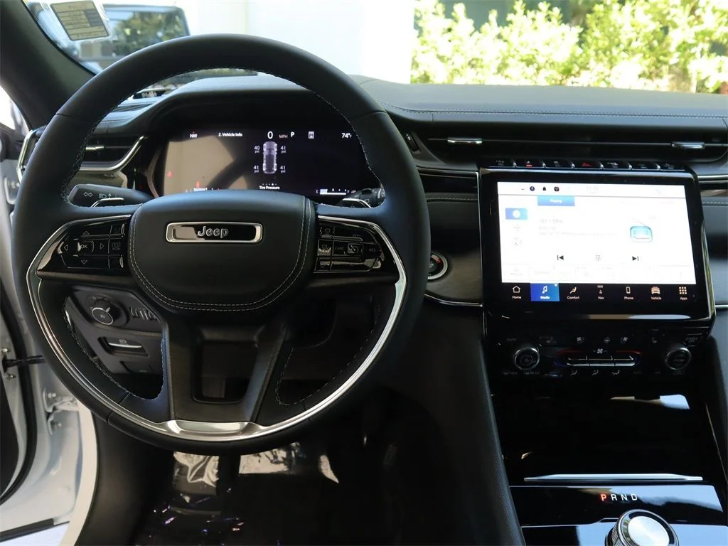 2023 Jeep Grand Cherokee Overland - Photo 8