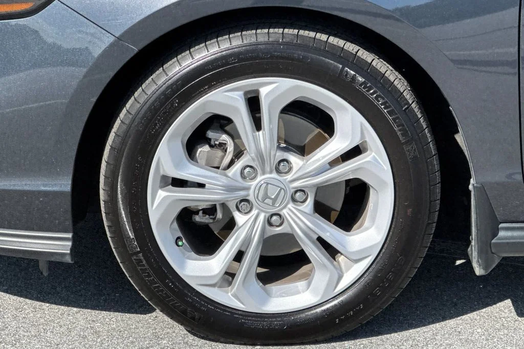Used 2025 Meteorite Gray Metallic Honda LX image 26