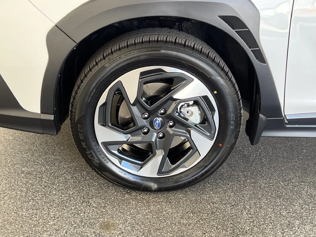New 2026 CRYSTAL WHITE PEARL Subaru Limited image 28