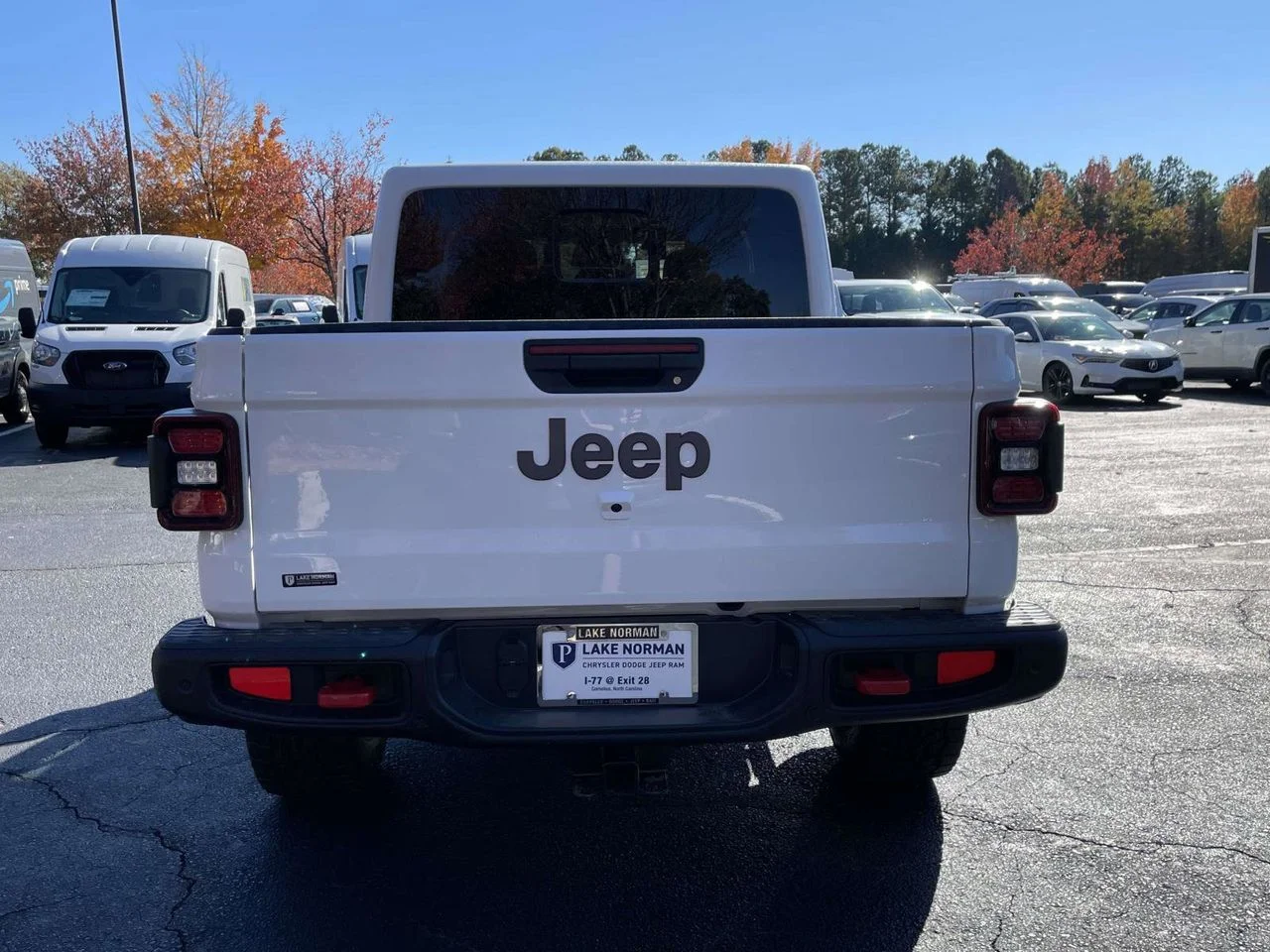 New 2026 Bright White Clear-Coat Exterior Paint Jeep Rubicon X image 8