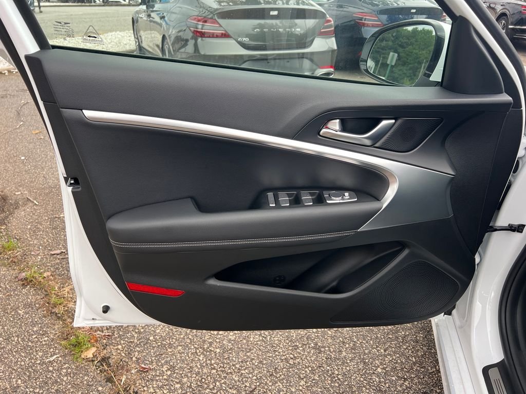 2026 GENESIS G70 Standard - Photo 10