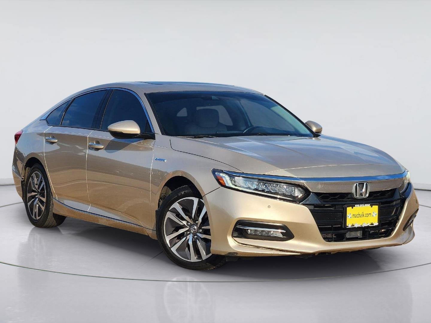 Used 2019 Champagne Frost Pearl Honda Touring image 1
