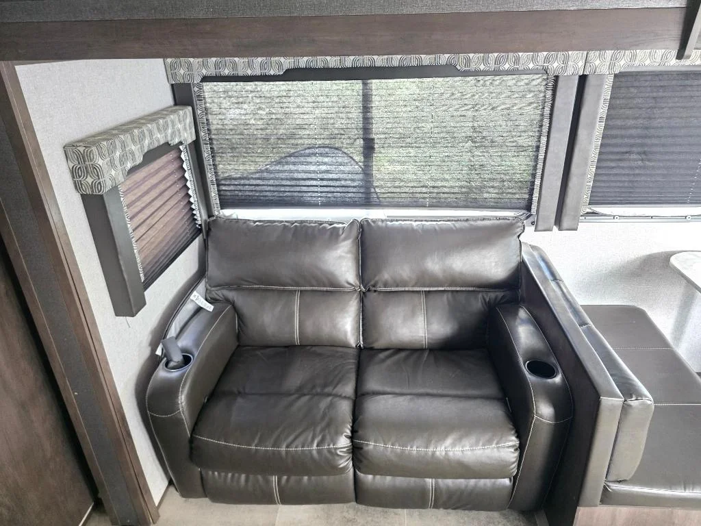 Used 2021 White Coleman  image 27