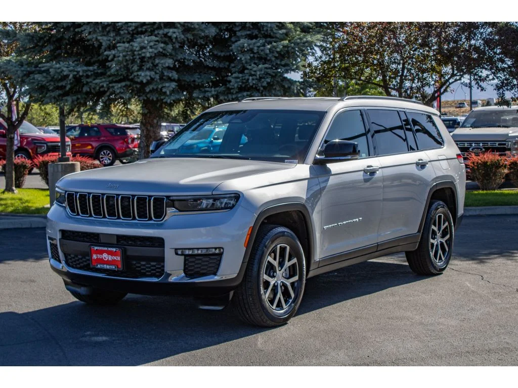 Used 2024 Silver Zynith Jeep Limited image 4