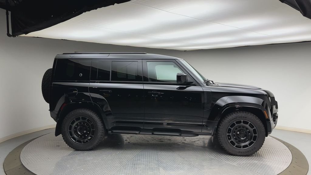 New 2026 Narvik Black Land Rover OCTA image 9