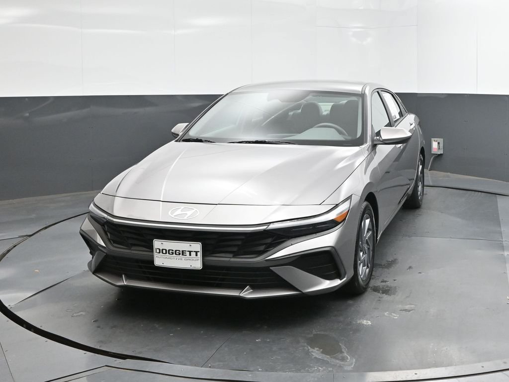 Used 2024 Silver Hyundai SEL image 22