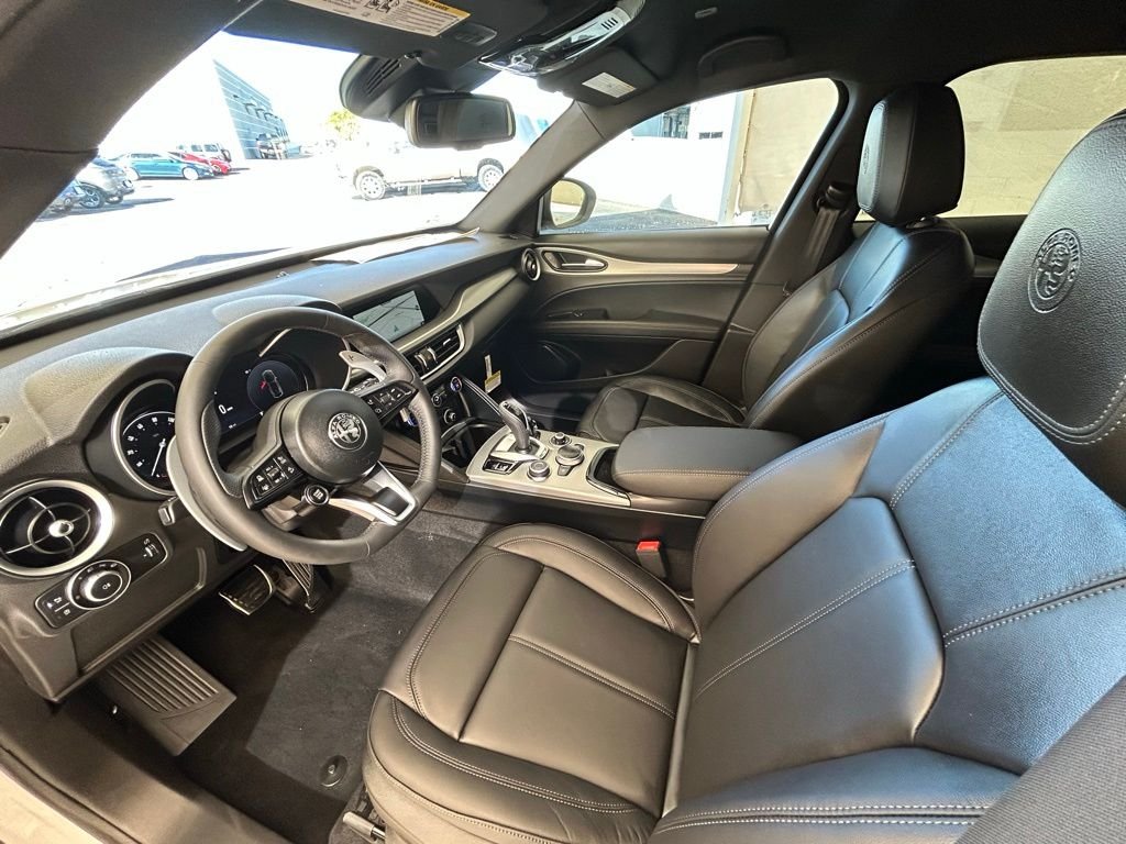 2025 Alfa Romeo Stelvio Base - Photo 33