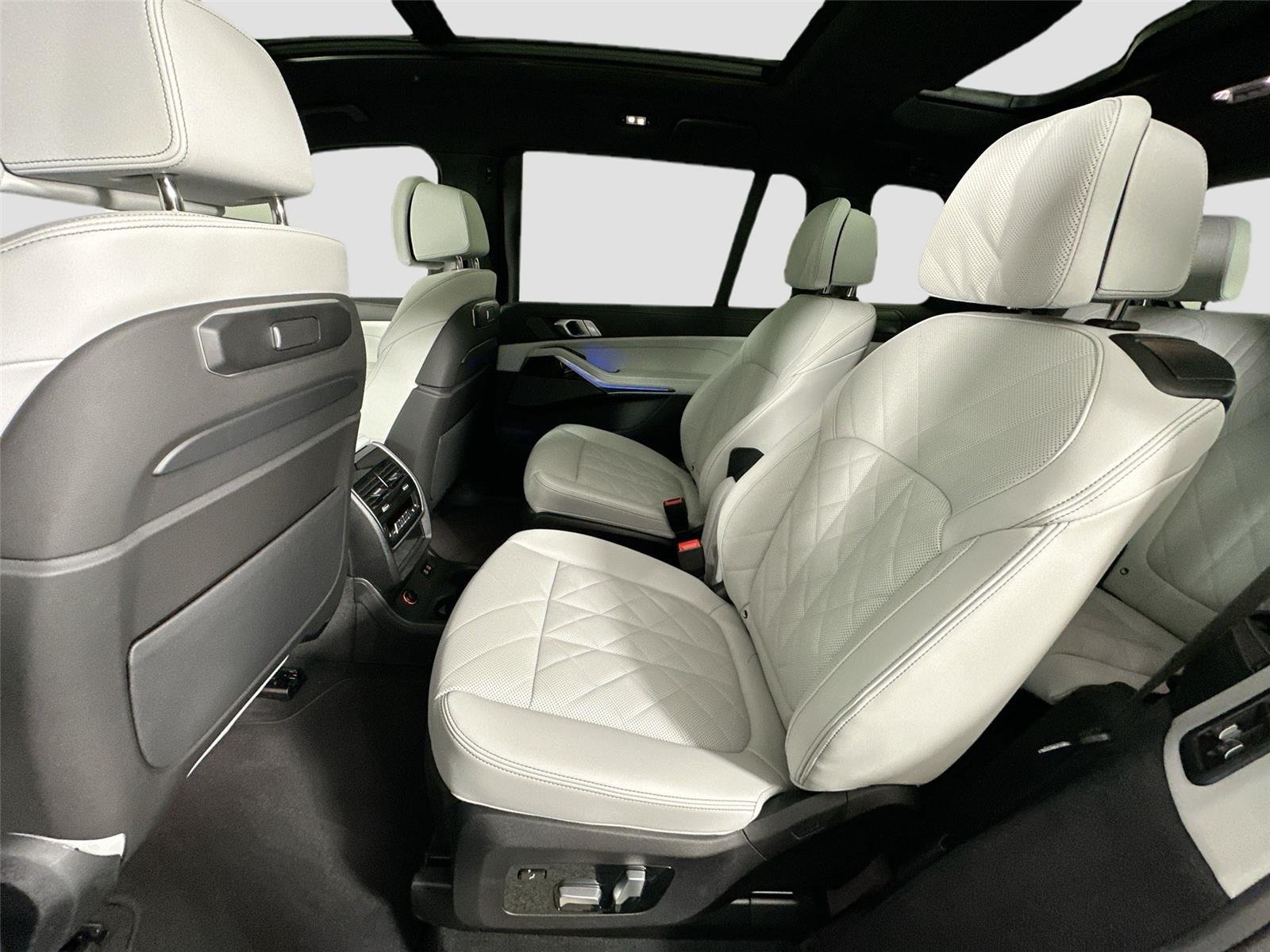 2026 BMW X7 40i - Photo 27