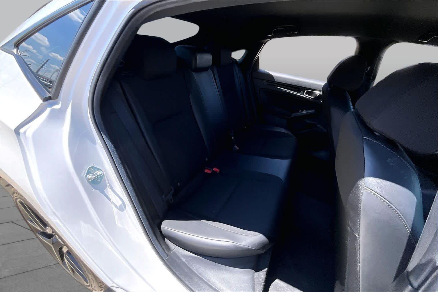 Used 2025 Platinum White Pearl Honda Sport image 18