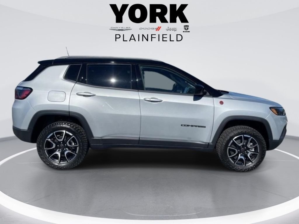 New 2026 Silver Zynith Metallic Clear-Coat Exterior Paint Jeep Trailhawk image 6