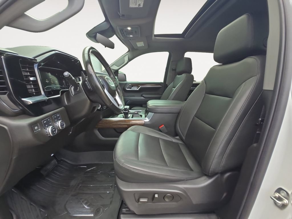 Used 2024 Summit White GMC Elevation image 16
