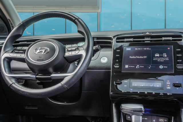 Used 2023 Silver Hyundai SEL image 27