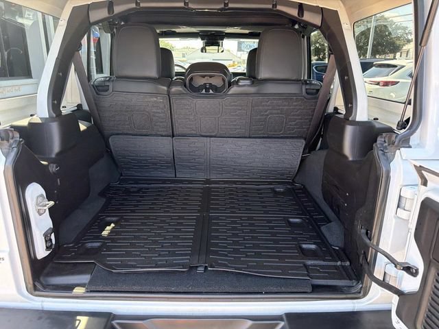 Used 2024 Bright White Clea Jeep Sahara image 10