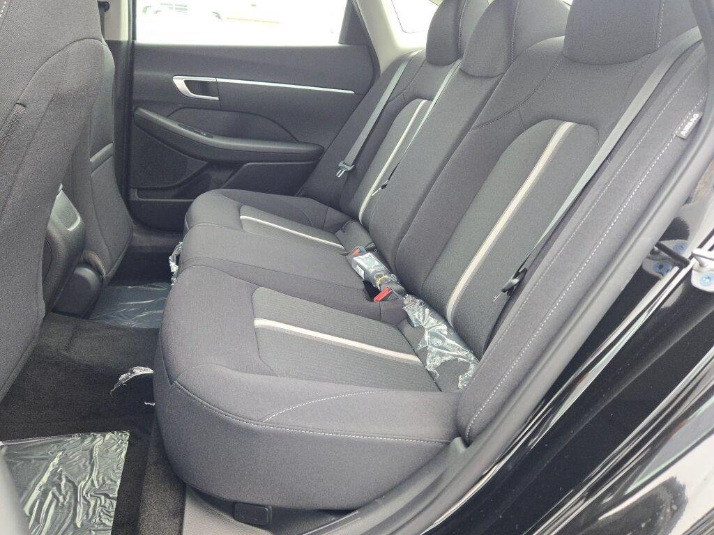 New 2026 Black Hyundai SE image 17