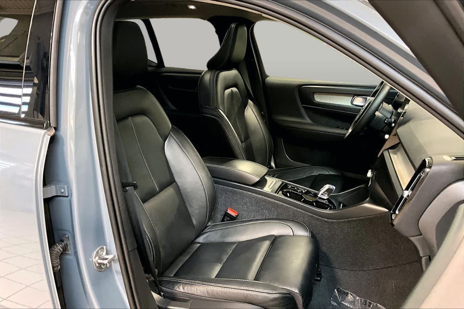 Used 2023 Thunder Grey Metallic Volvo Ultimate Dark Theme image 8