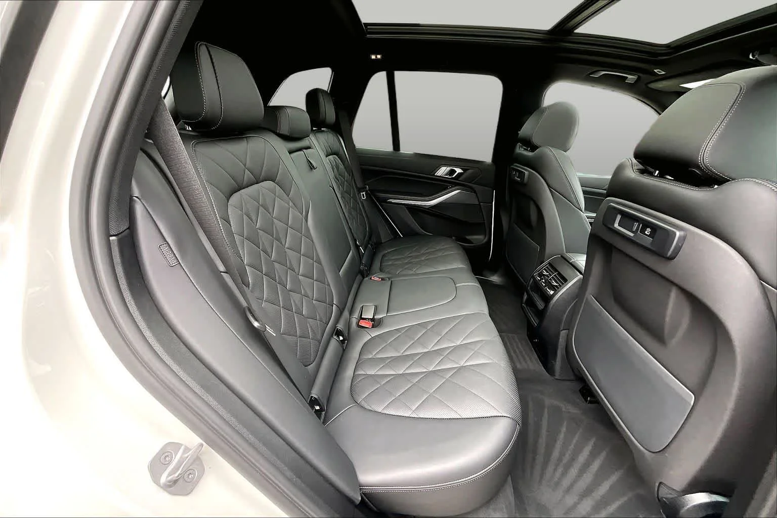Used 2023 Alpine White BMW xDrive40i image 19