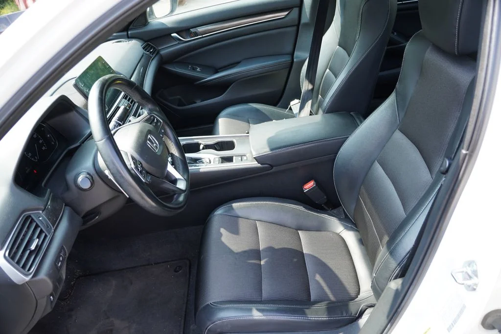 Used 2018 Platinum White Pearl Honda Sport image 4