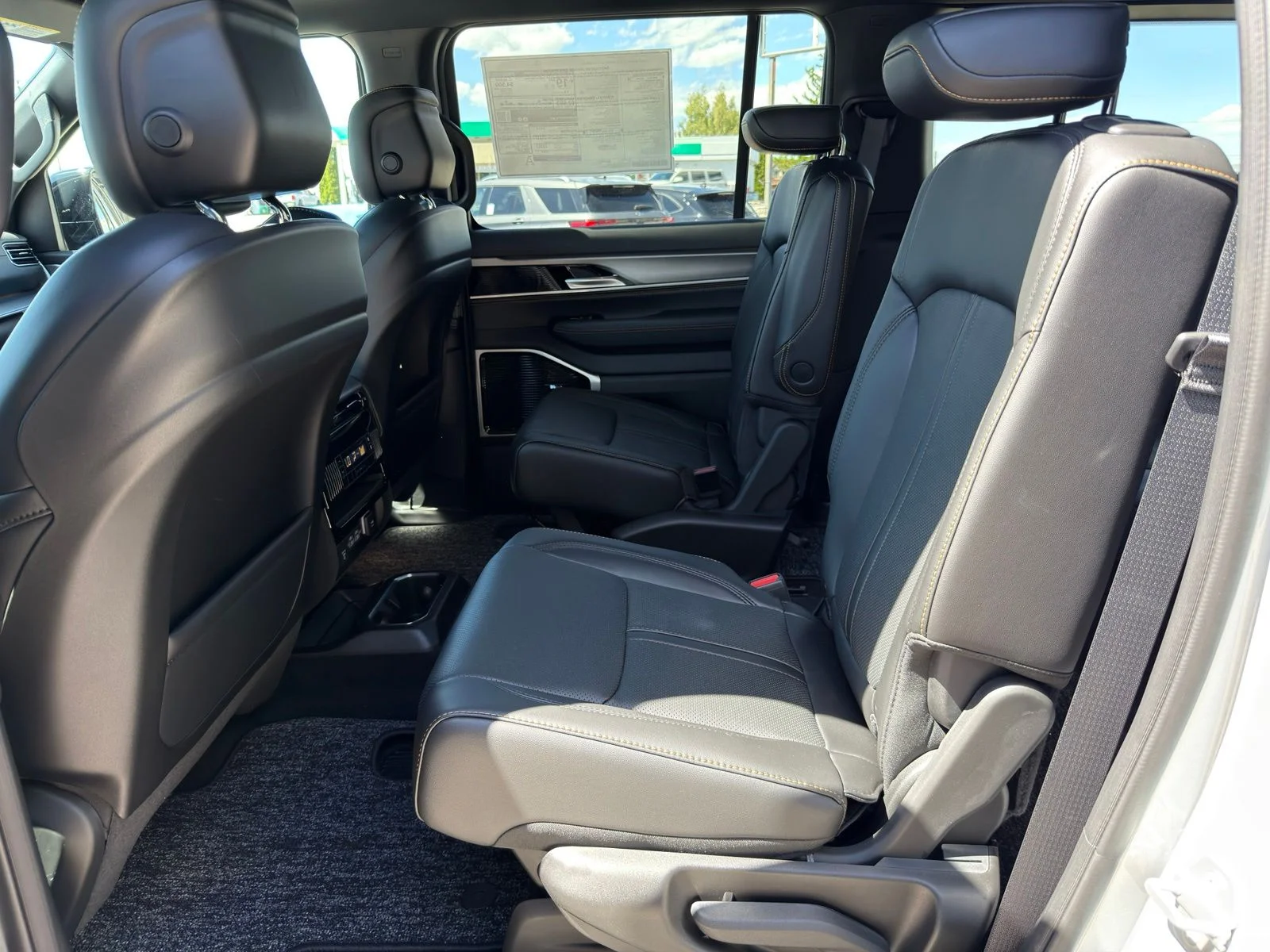 New 2026 Silver-Zynith Exterior Paint Jeep  image 31