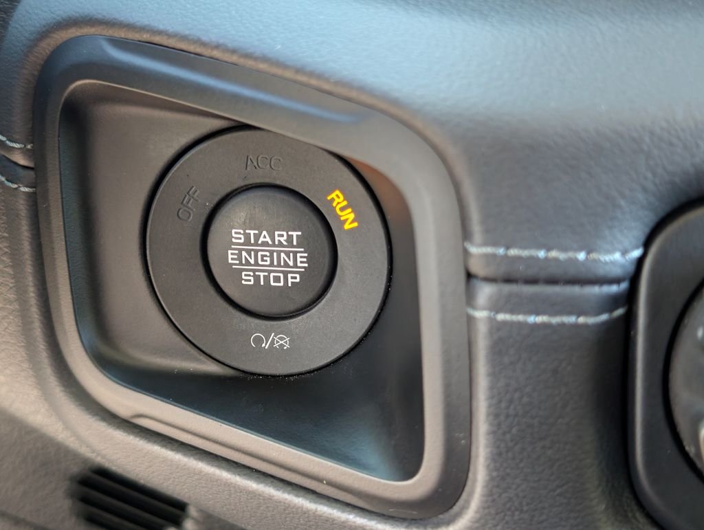 2025 Jeep Wrangler 4-Door Sahara - Photo 29