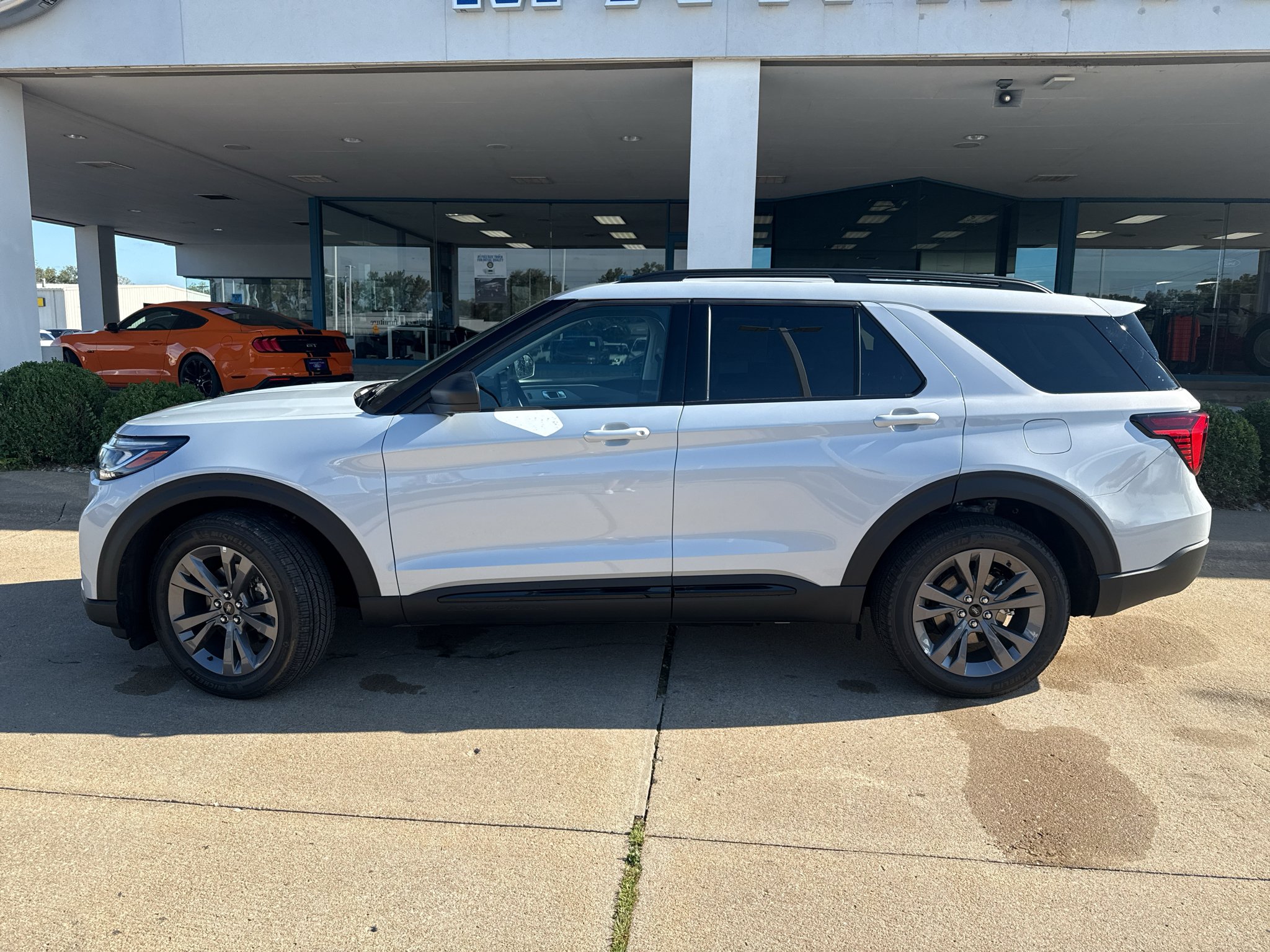 New 2026 Space White Metallic Ford Active image 9