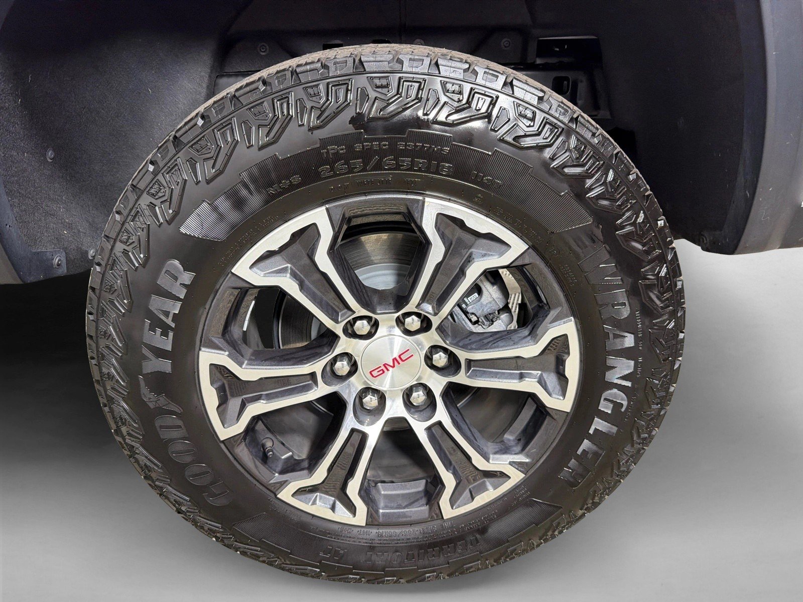 Used 2025 Summit White GMC 4WD AT4 image 20