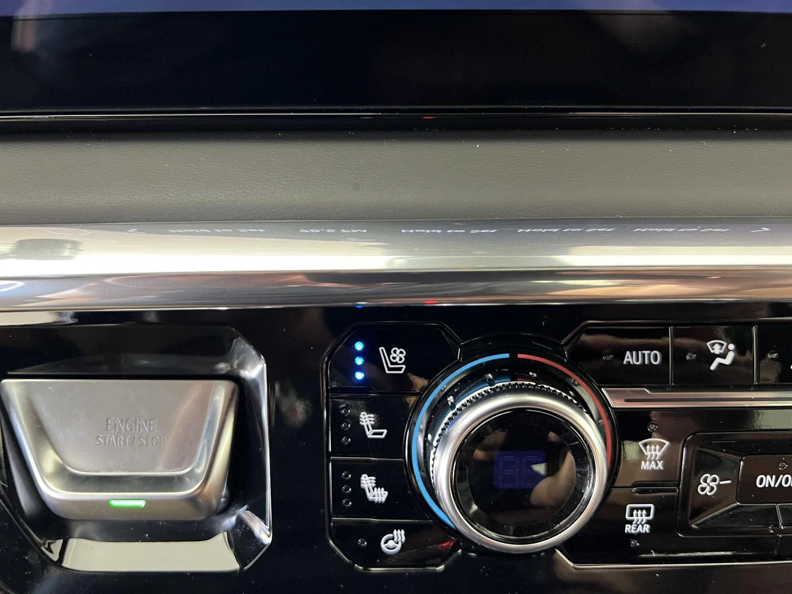 Used 2024 White Frost Tricoat GMC Denali Ultimate image 23