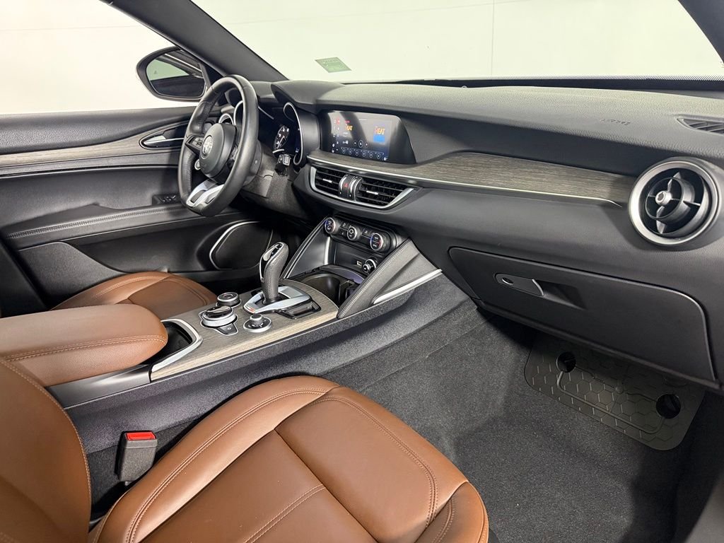 Used 2023 Alfa Rosso Alfa Romeo Ti image 15