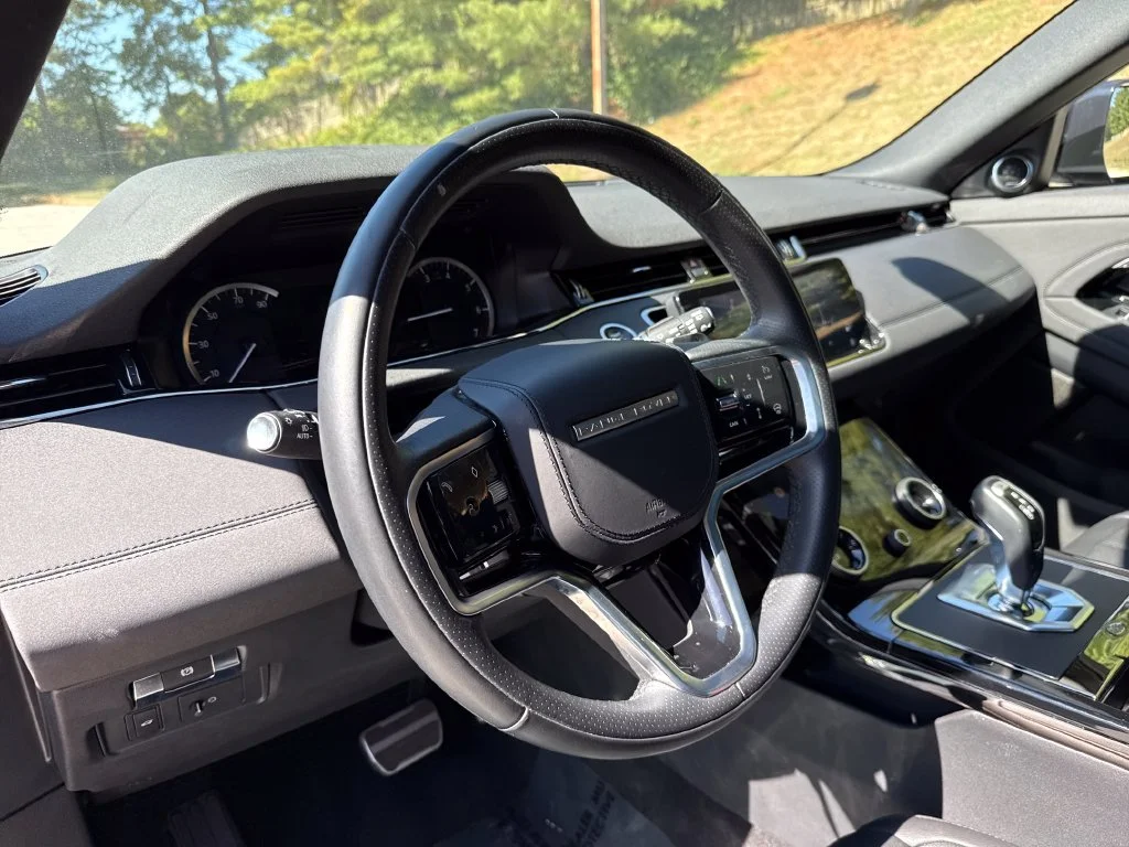 Used 2023 Gold Land Rover R-Dynamic SE image 14