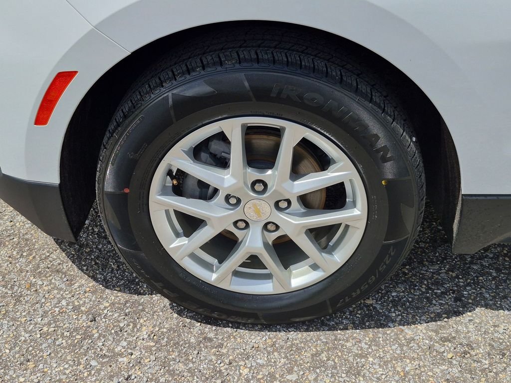 Used 2022 White Chevrolet LT image 11