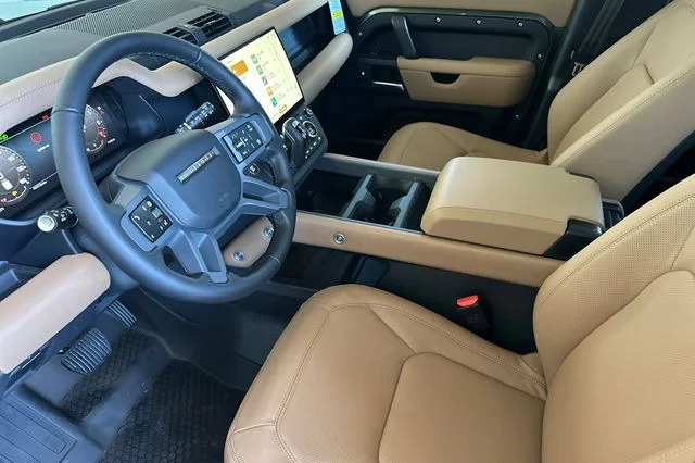 New 2026 Woolstone Green Land Rover X-Dynamic SE image 9