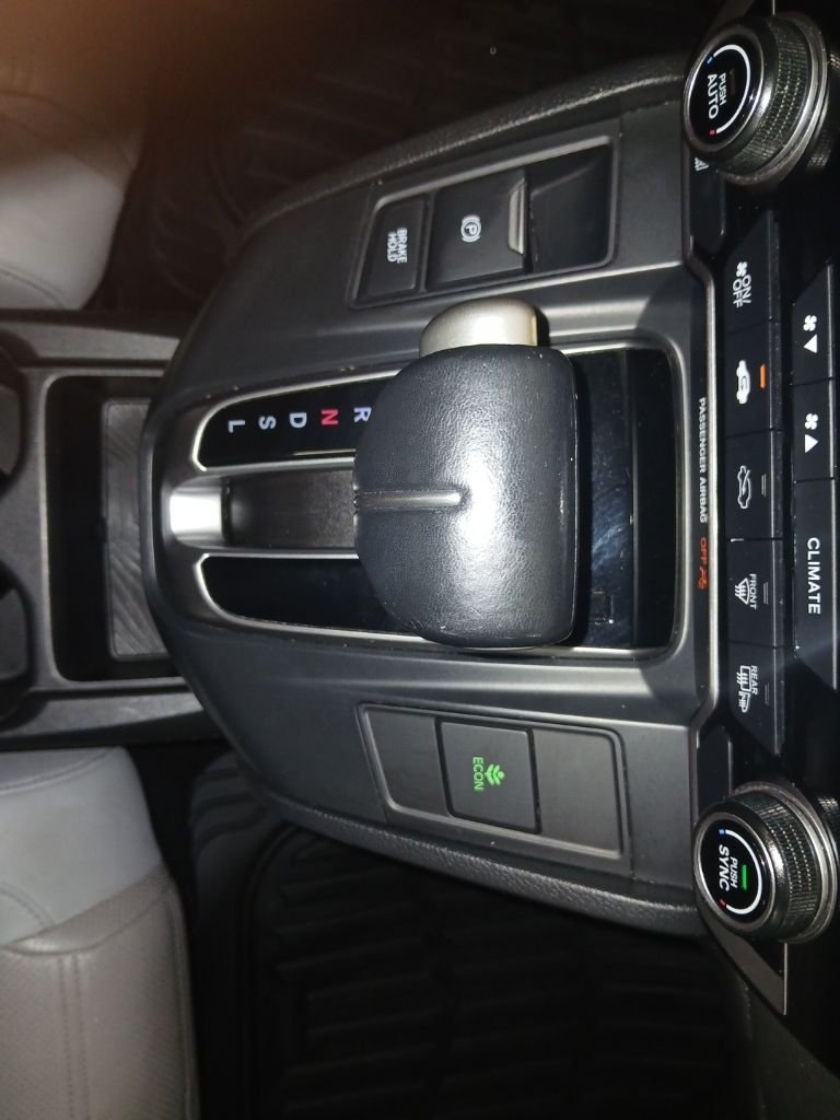 Used 2019 Silver Honda EX-L image 23