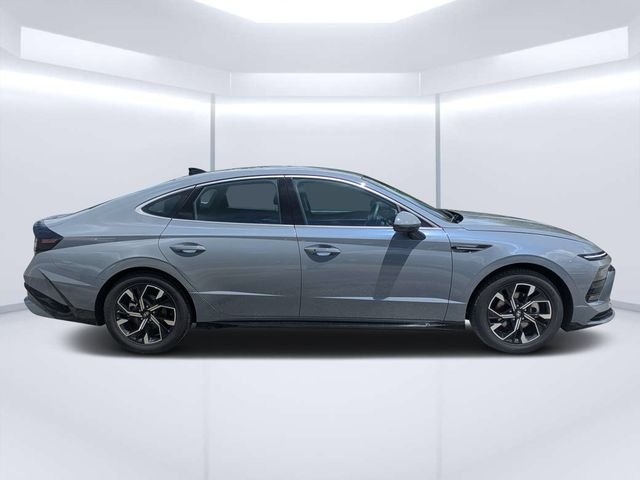 Used 2025 Blue Hyundai SEL image 2