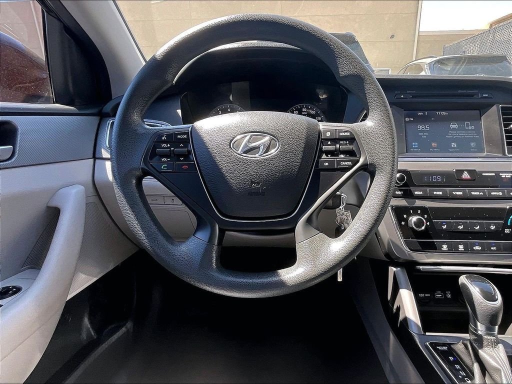 Used 2017 Black Hyundai SE image 17