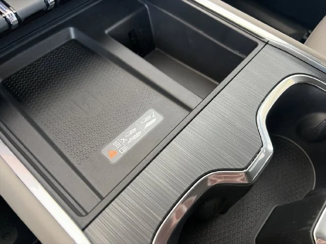 New 2027 White GMC Elevation image 19