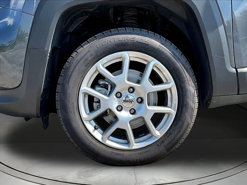 Used 2023 Gray Jeep Latitude image 34