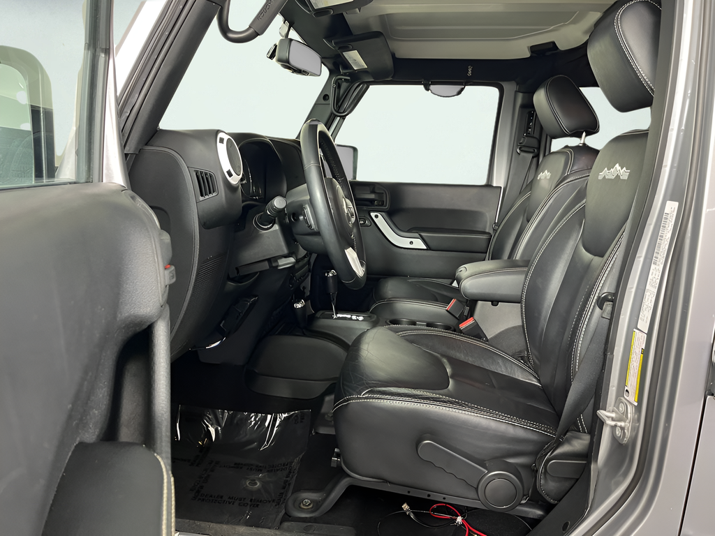 2014 Jeep Wrangler Unlimited Sahara - Photo 10