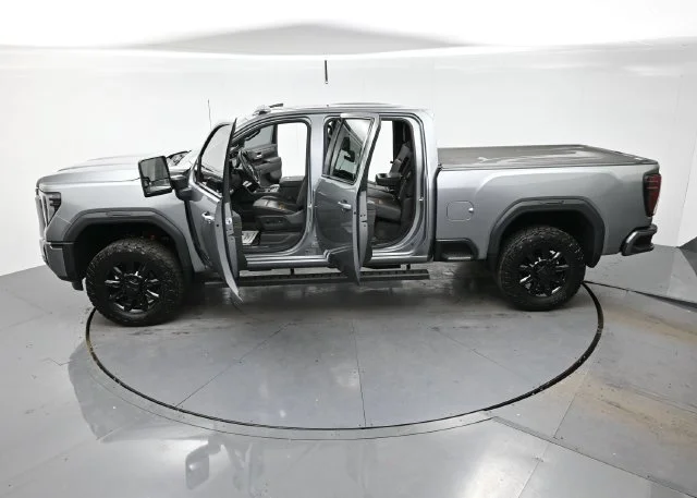 Used 2025 Sterling Metallic GMC AT4 image 39
