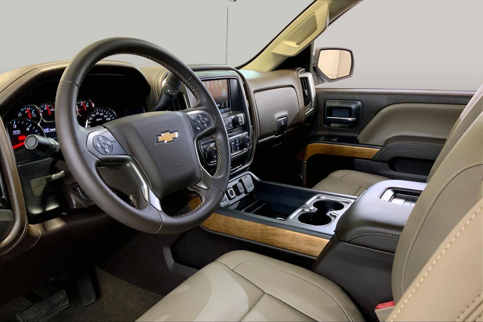 Used 2018 Summit White Chevrolet LTZ image 17